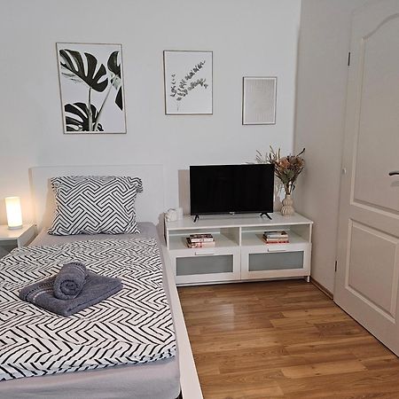 Modern Studio Near Duesseldorf Airport & Messe/Fair Meerbusch Buitenkant foto