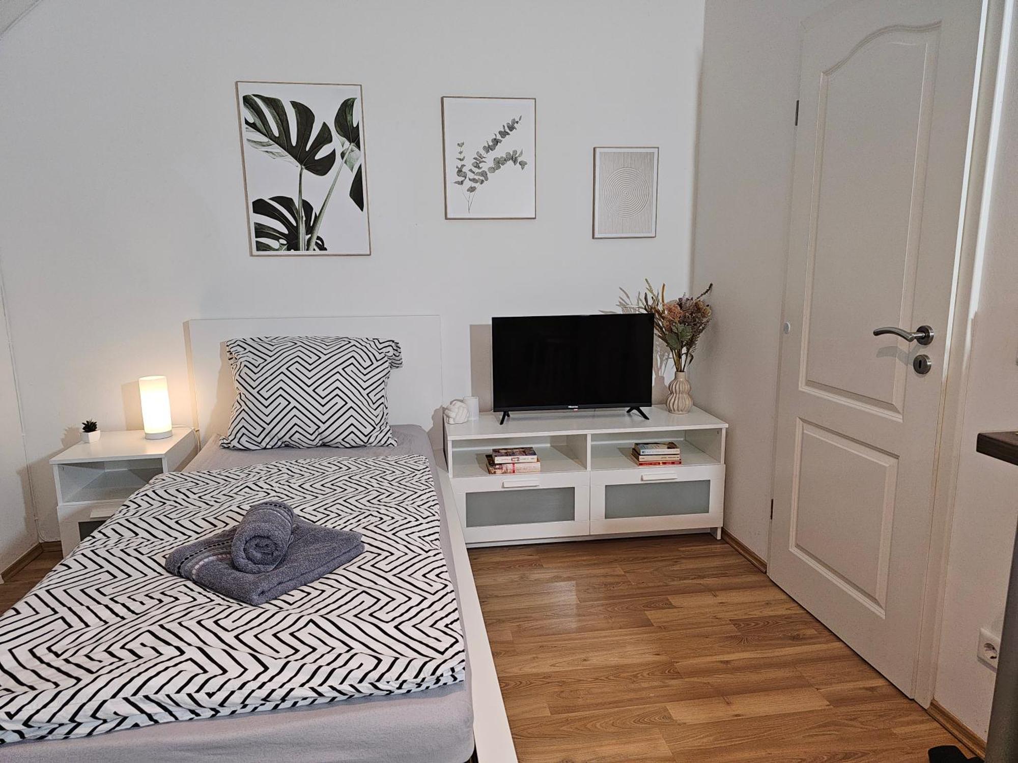 Modern Studio Near Duesseldorf Airport & Messe/Fair Meerbusch Buitenkant foto